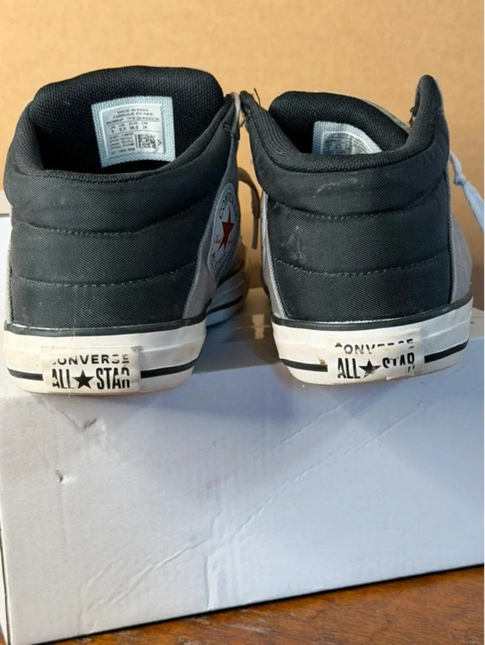 EUC -Converse Junior sz 6 Converse Chuck Taylor All Star Axel